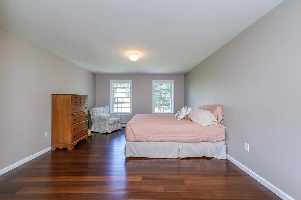 27 Aldrich Street Litchfield NH 03052