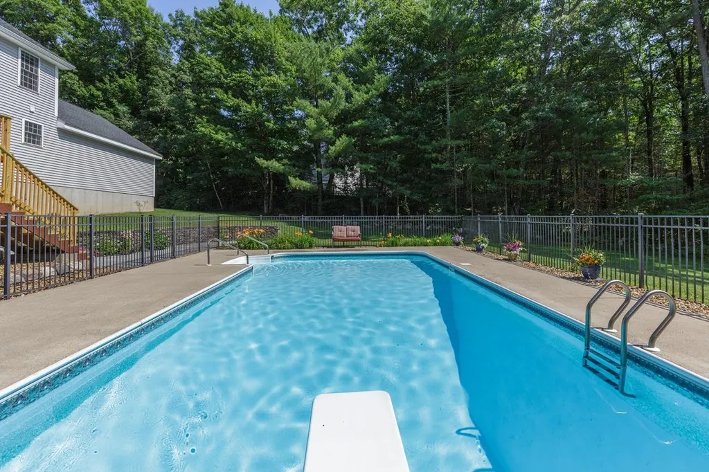 27 Aldrich Street Litchfield NH 03052