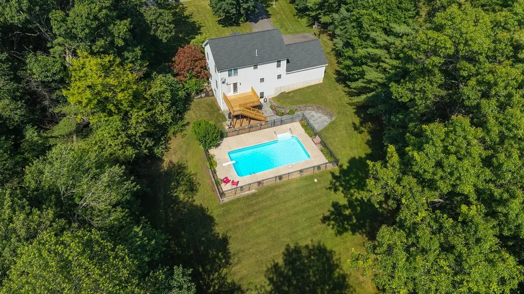 27 Aldrich Street Litchfield NH 03052