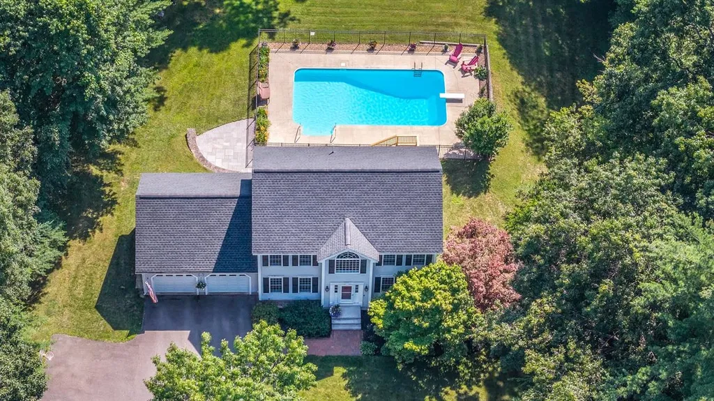 27 Aldrich Street Litchfield NH 03052