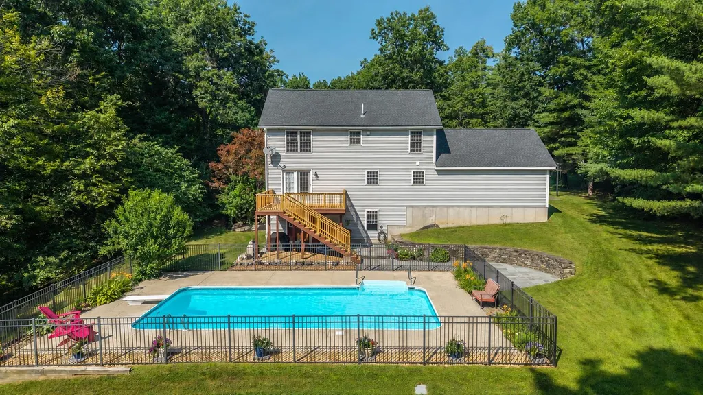 27 Aldrich Street Litchfield NH 03052