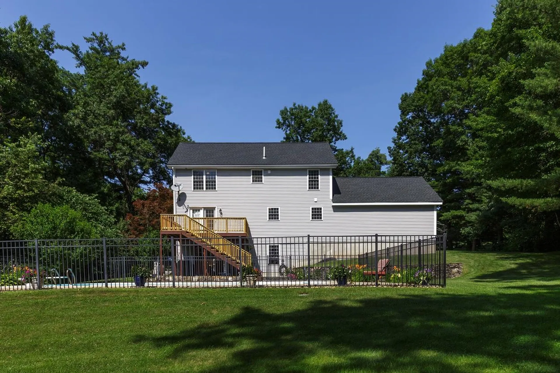 27 Aldrich Street Litchfield NH 03052