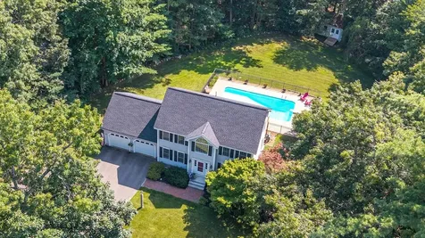 27 Aldrich Street Litchfield NH 03052