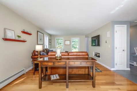 27 Aldrich Street Litchfield NH 03052