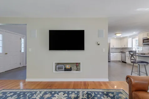 27 Aldrich Street Litchfield NH 03052