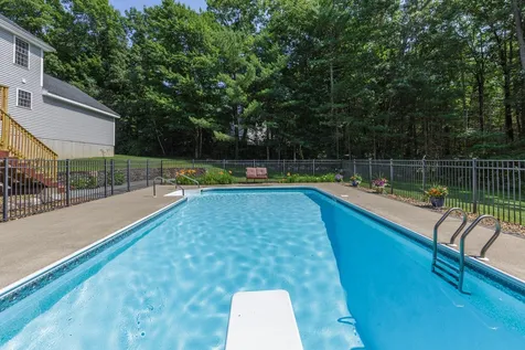 27 Aldrich Street Litchfield NH 03052