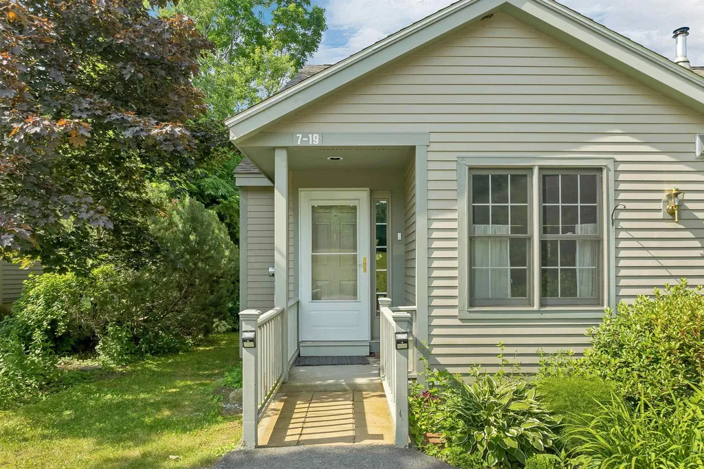 7 Troon Terrace Holderness NH 03245