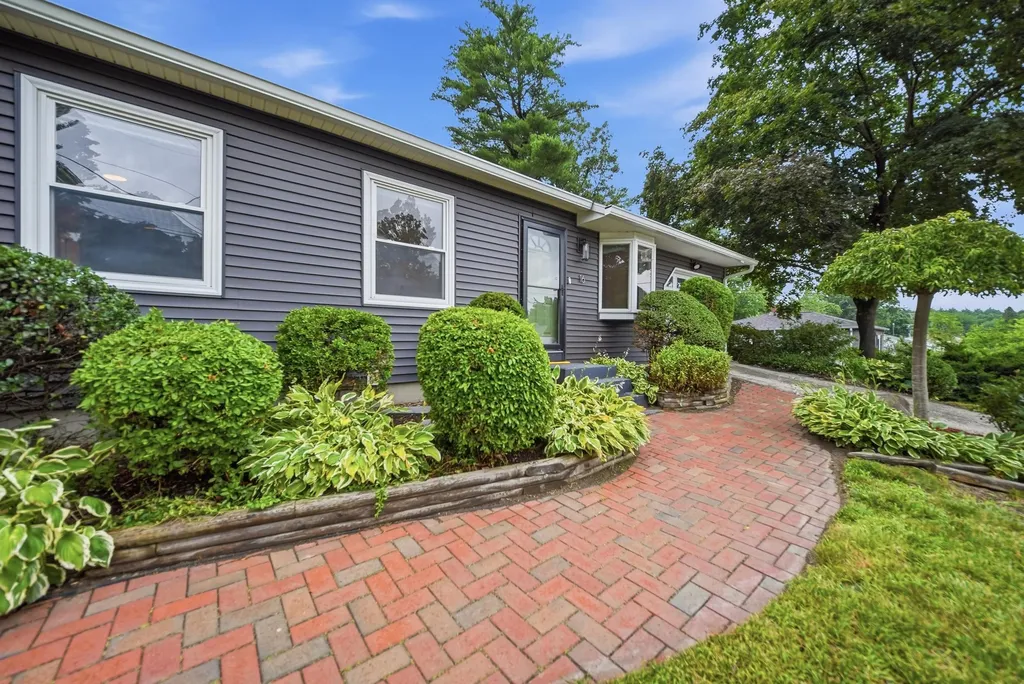 16 Terry Street Nashua NH 03064