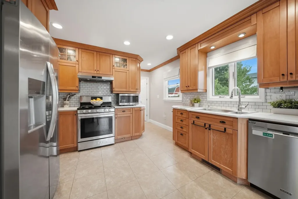 16 Terry Street Nashua NH 03064