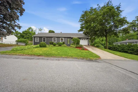 16 Terry Street Nashua NH 03064
