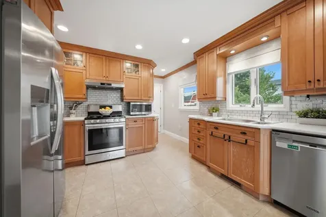 16 Terry Street Nashua NH 03064