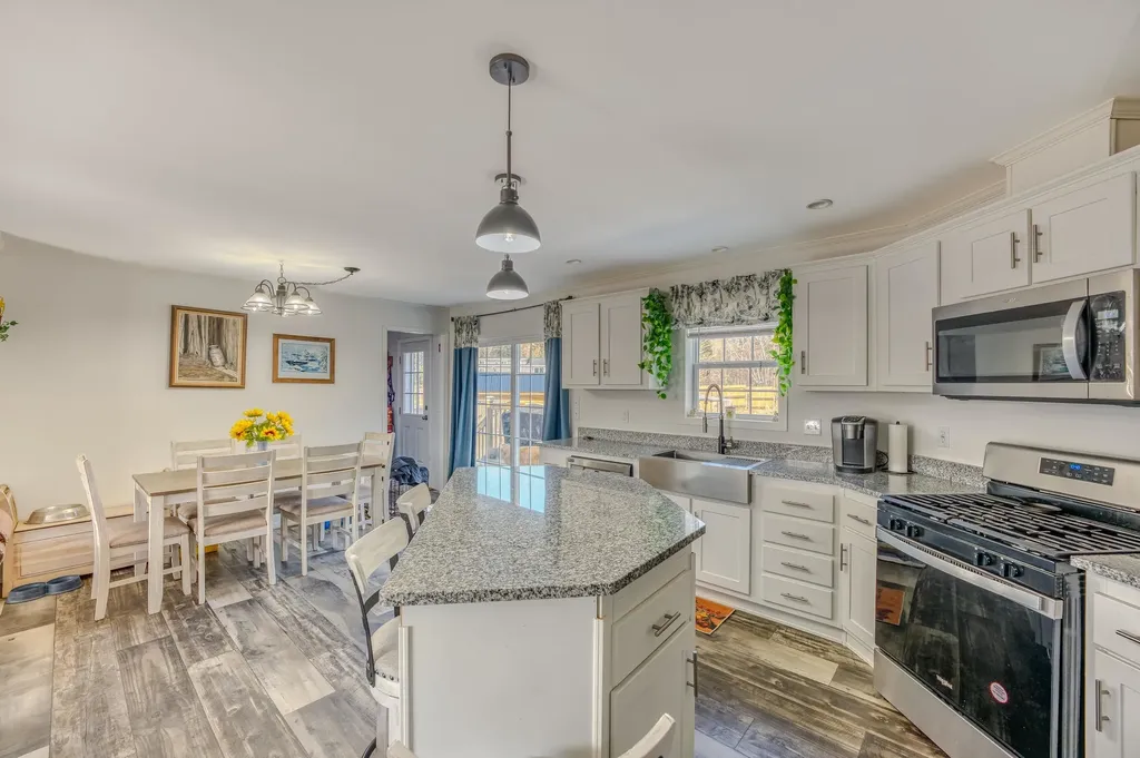 307 Jefferson Road Whitefield NH 03598