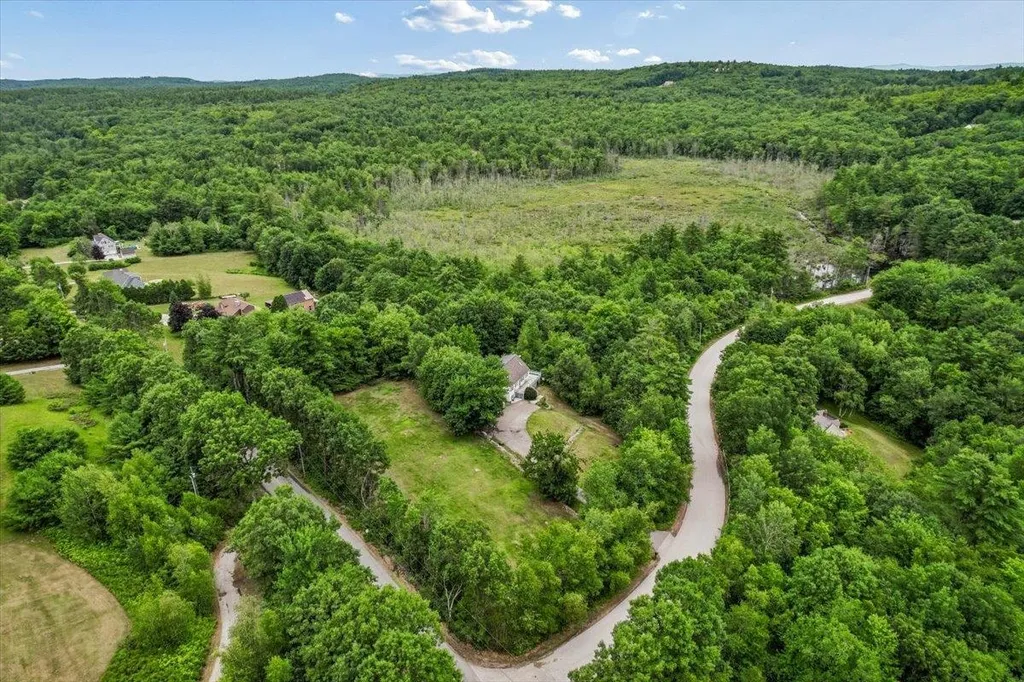10 Armands Way Dunbarton NH 03046