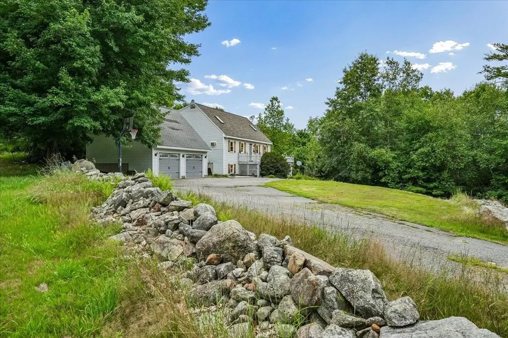 10 Armands Way Dunbarton NH 03046