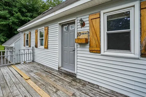 10 Armands Way Dunbarton NH 03046
