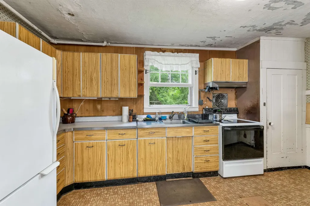 382 Charles Bancroft Highway Litchfield NH 03052