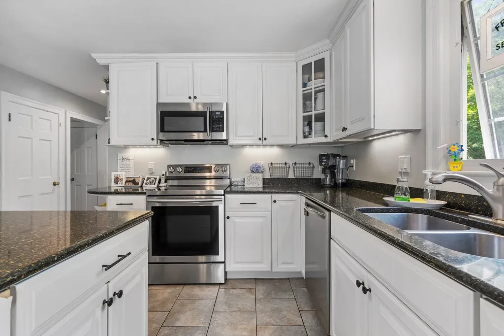 26 Garrison Lane Hopkinton NH 03229
