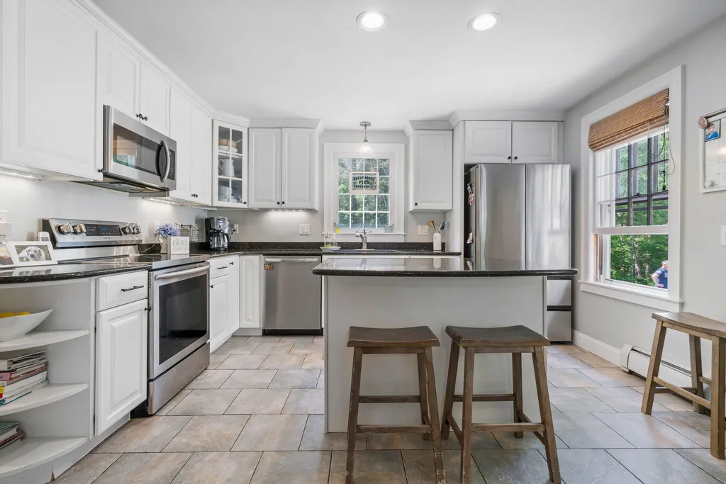 26 Garrison Lane Hopkinton NH 03229