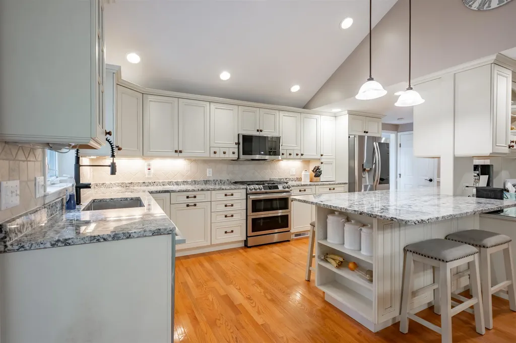 10 Melba Drive Hudson NH 03051