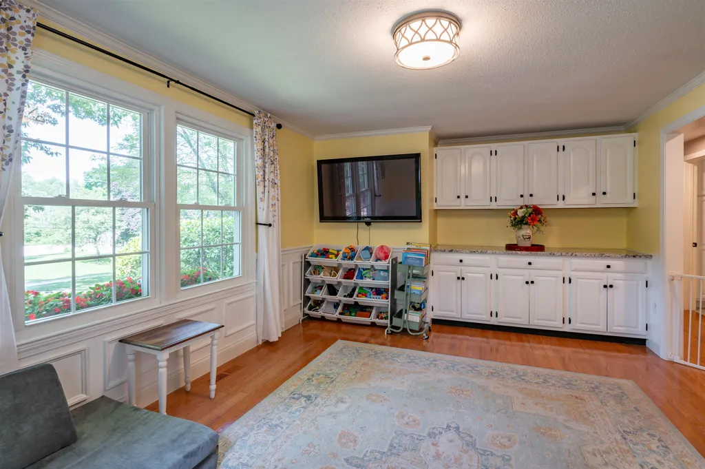 10 Melba Drive Hudson NH 03051