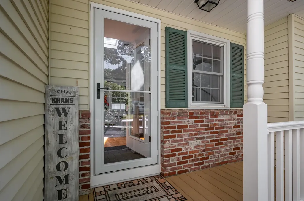 10 Melba Drive Hudson NH 03051