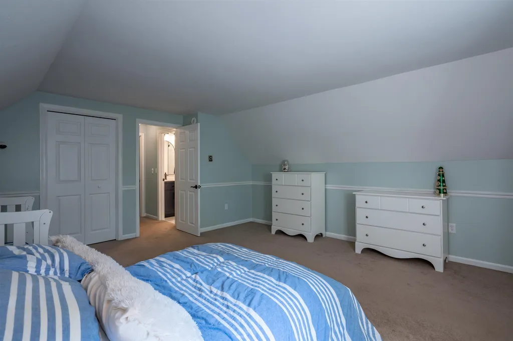 10 Melba Drive Hudson NH 03051