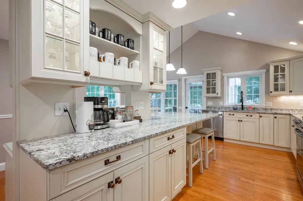 10 Melba Drive Hudson NH 03051
