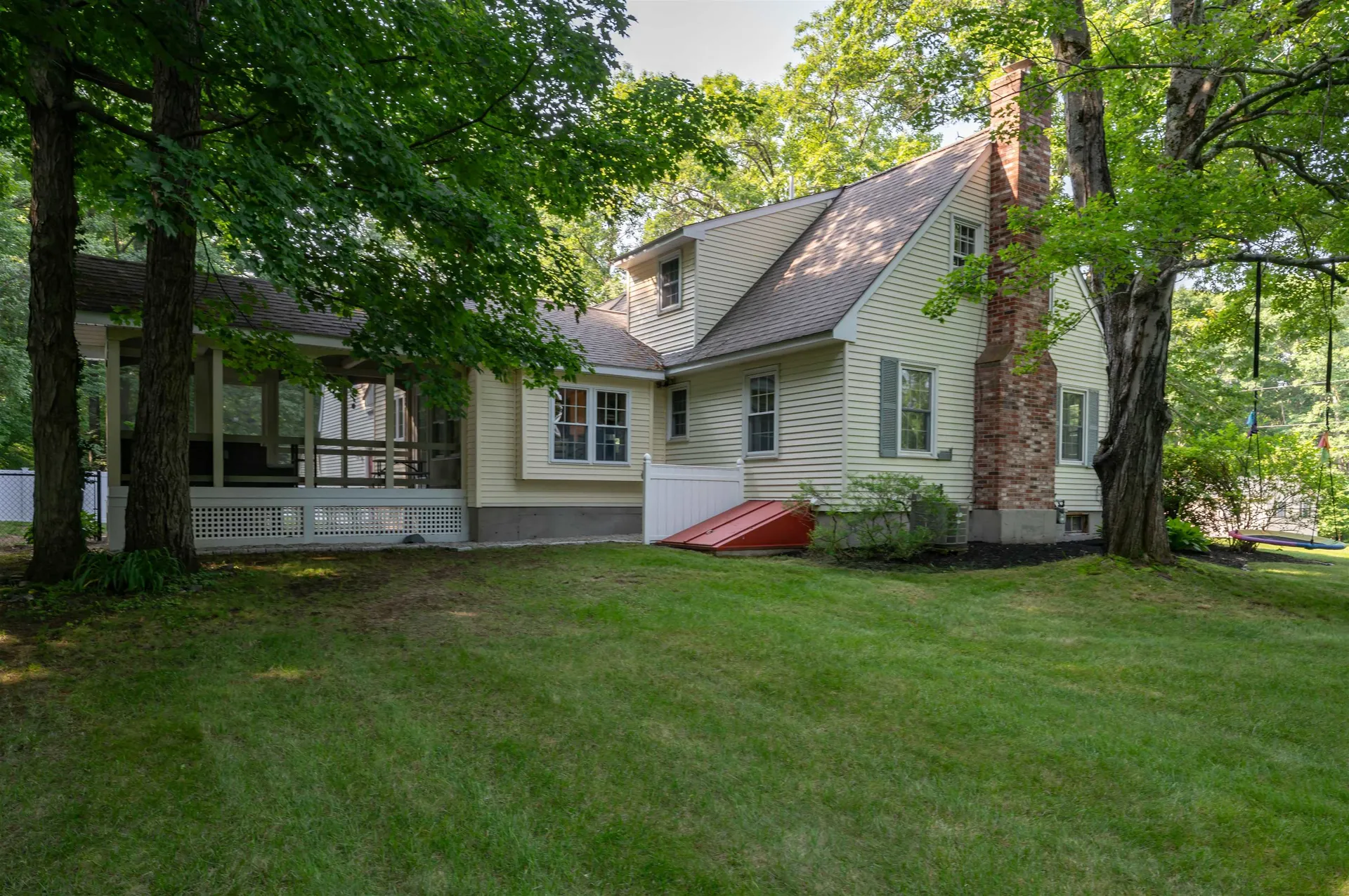 10 Melba Drive Hudson NH 03051