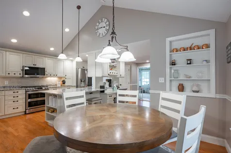 10 Melba Drive Hudson NH 03051