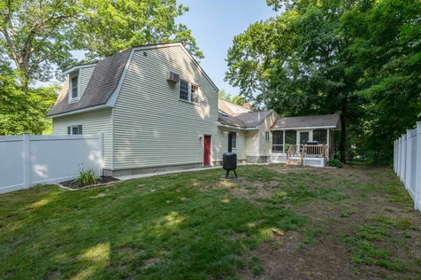 10 Melba Drive Hudson NH 03051