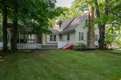 10 Melba Drive Hudson NH 03051