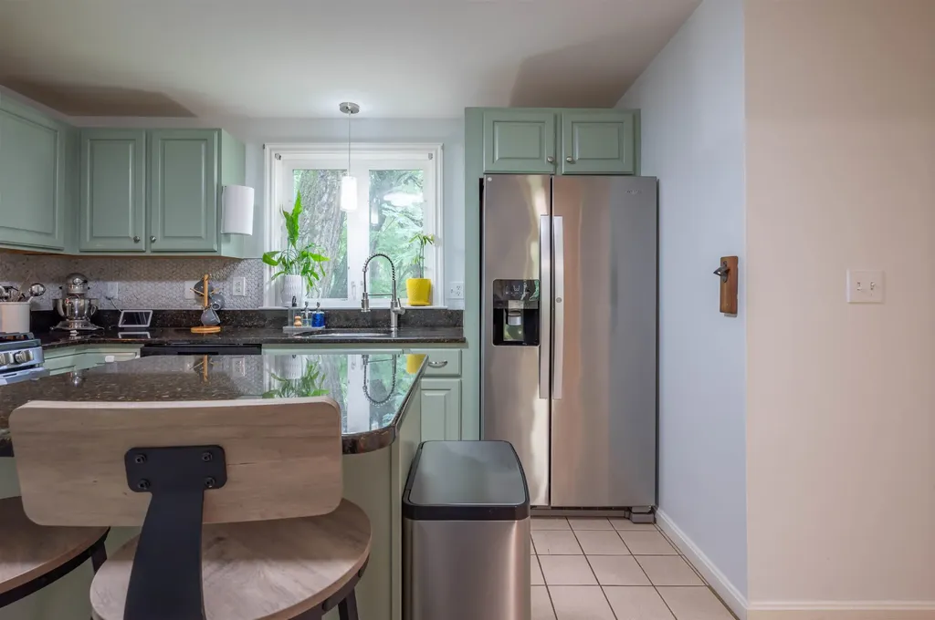 10 Castlegate Way Nashua NH 03063