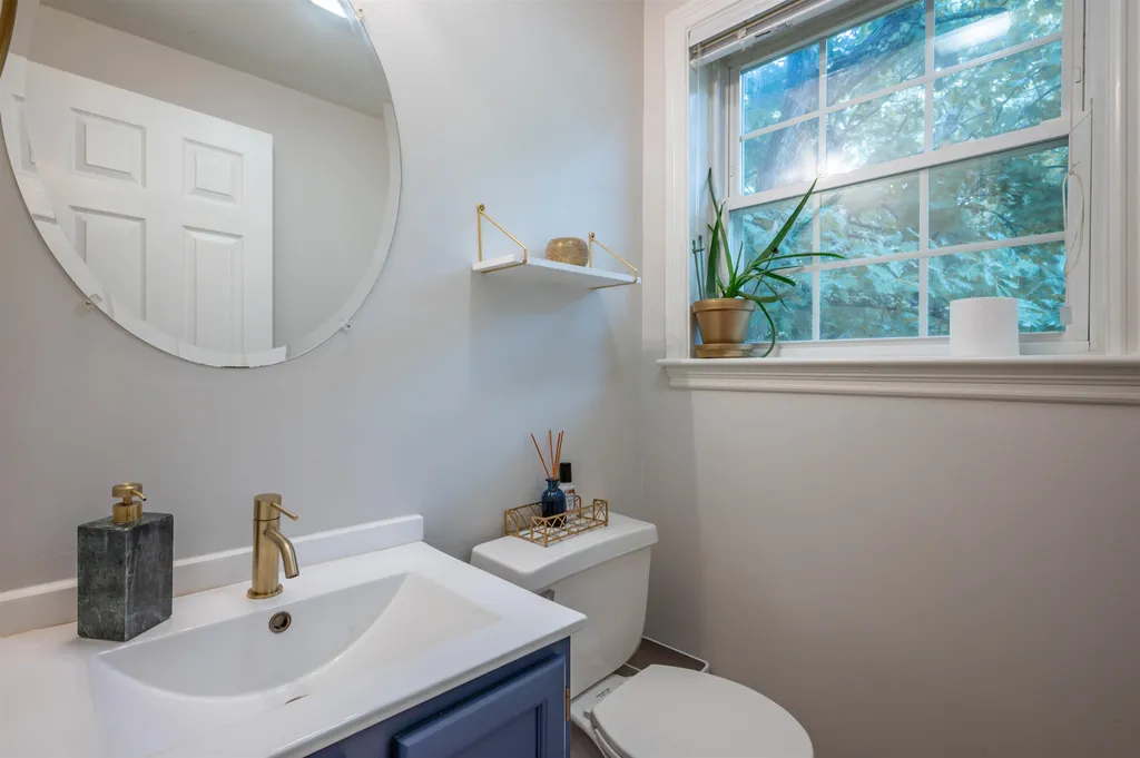10 Castlegate Way Nashua NH 03063