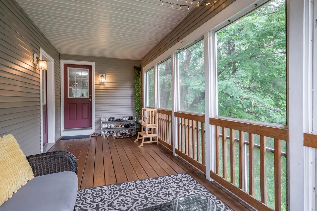 10 Castlegate Way Nashua NH 03063