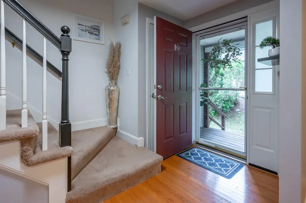 10 Castlegate Way Nashua NH 03063