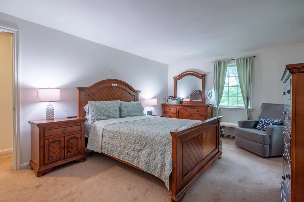 10 Castlegate Way Nashua NH 03063