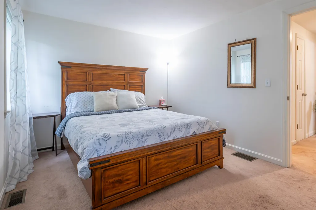 10 Castlegate Way Nashua NH 03063