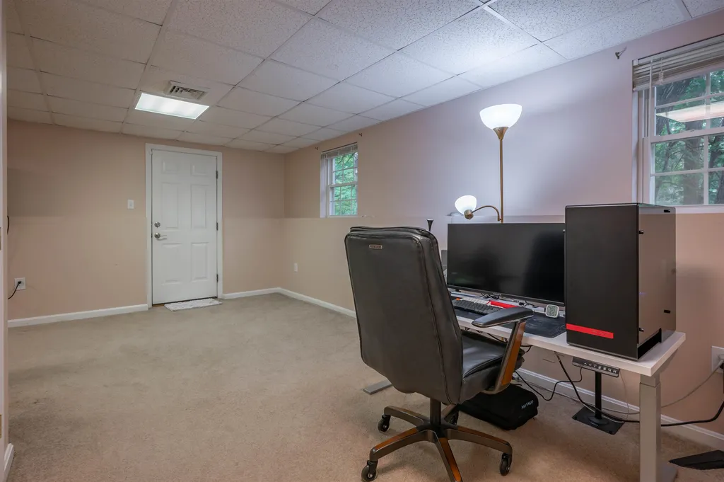 10 Castlegate Way Nashua NH 03063