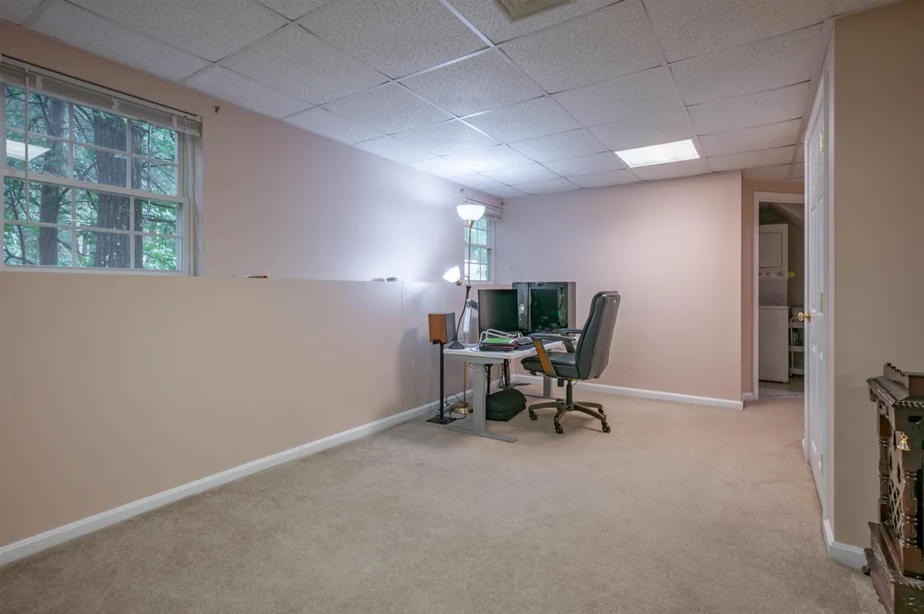 10 Castlegate Way Nashua NH 03063