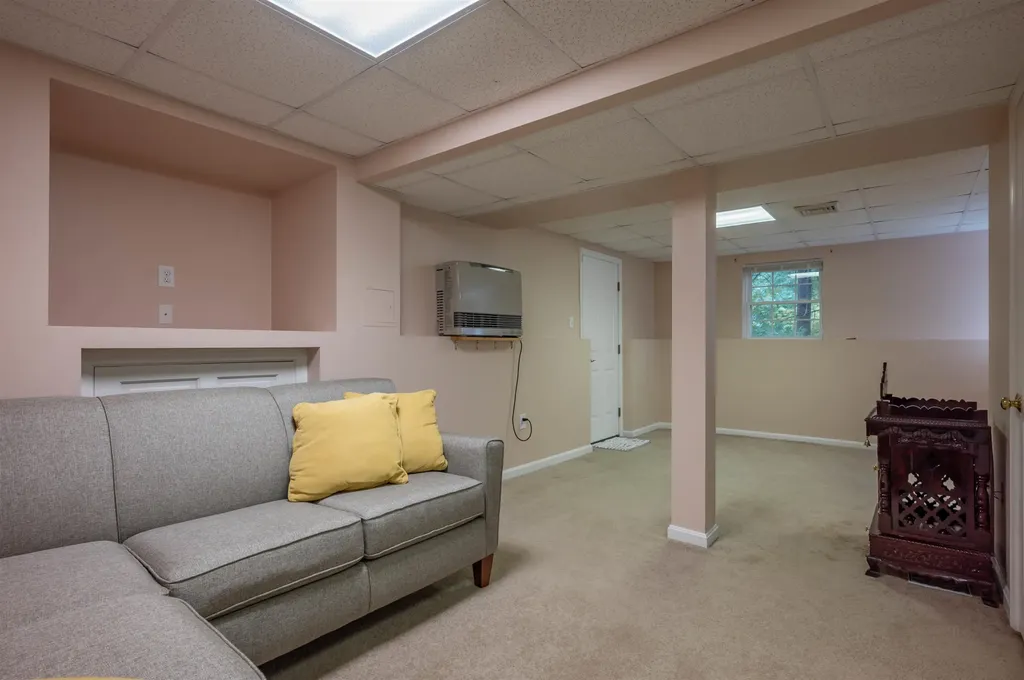 10 Castlegate Way Nashua NH 03063