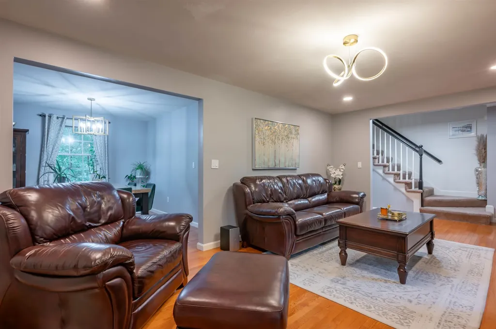 10 Castlegate Way Nashua NH 03063