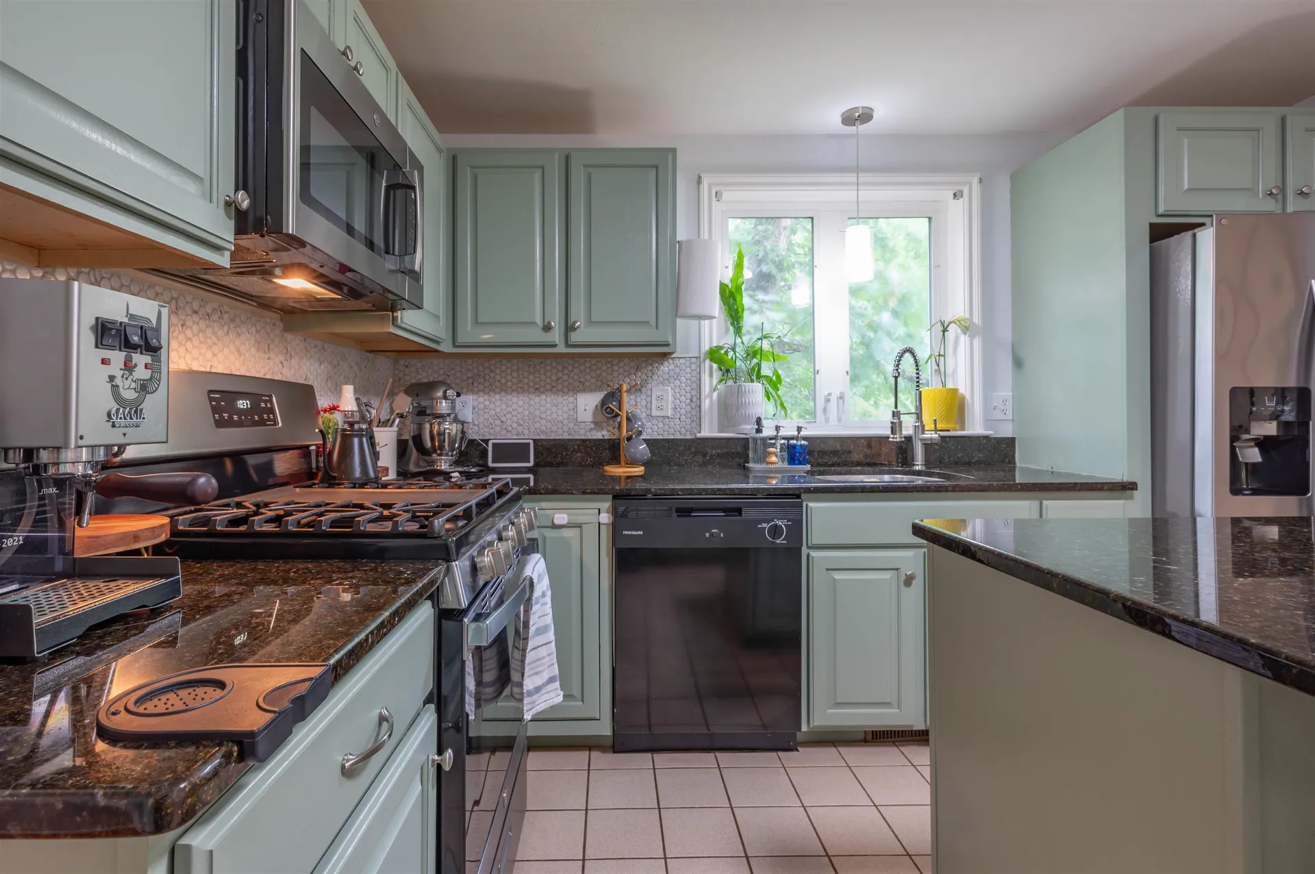 10 Castlegate Way Nashua NH 03063