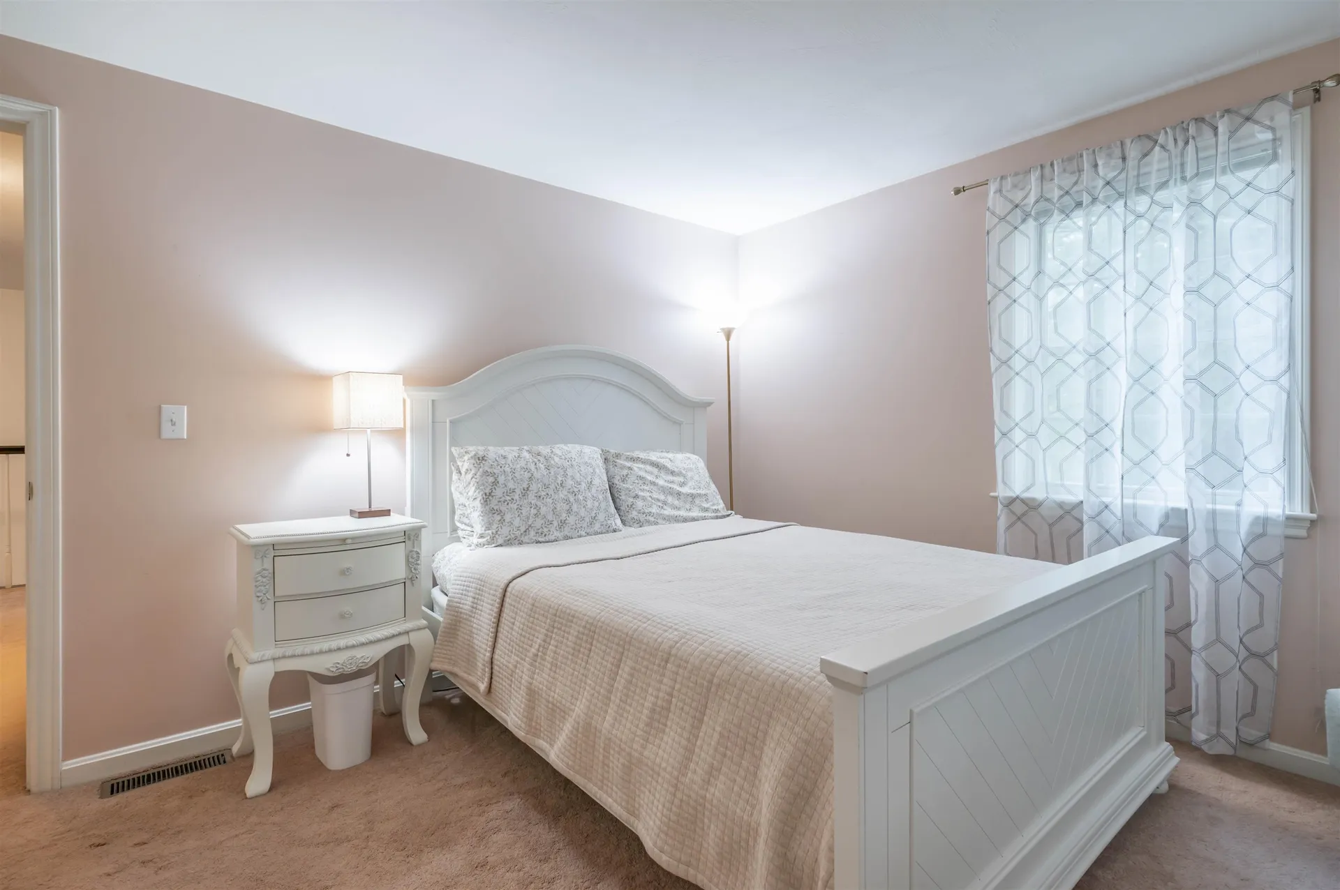 10 Castlegate Way Nashua NH 03063