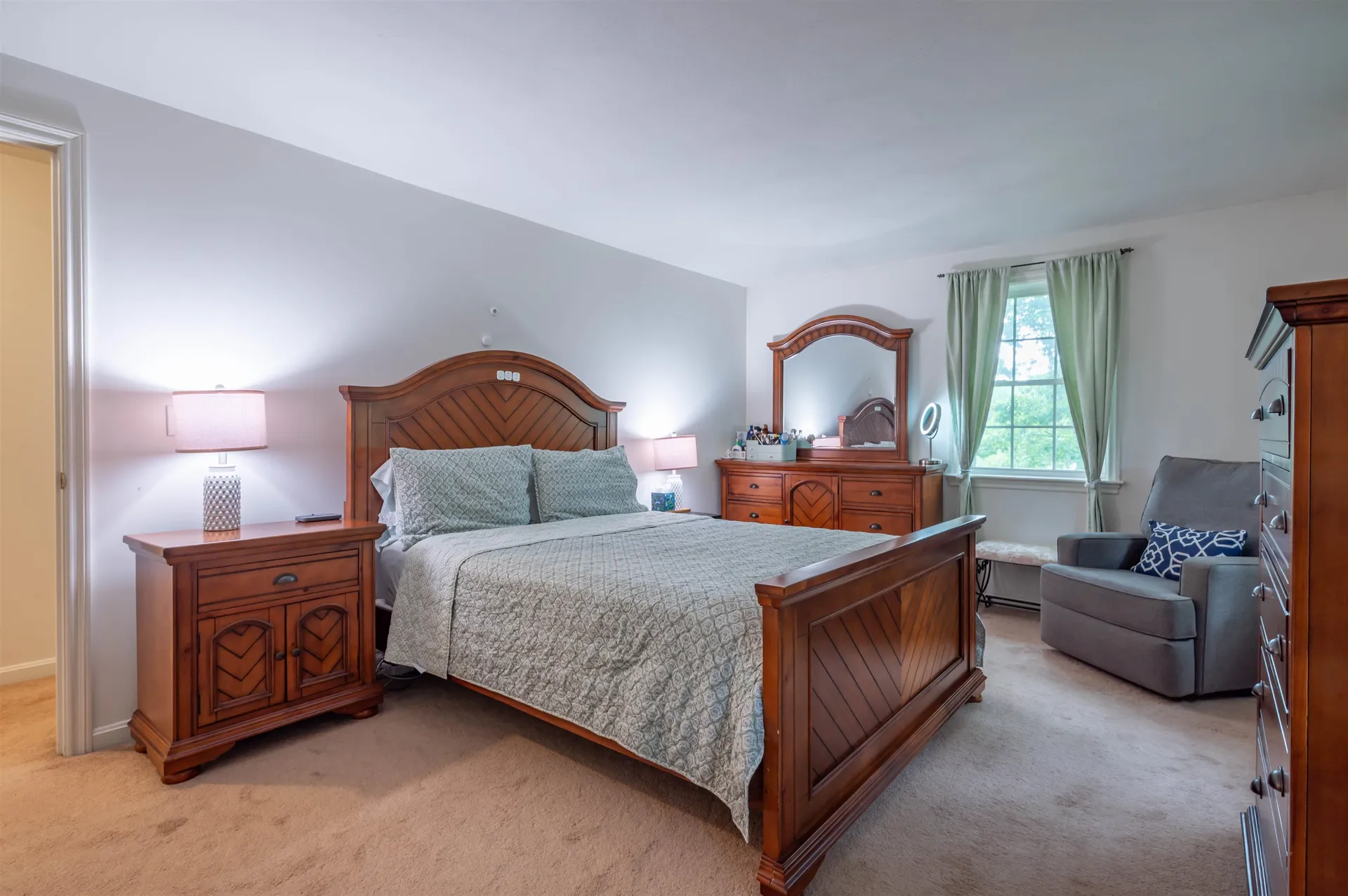 10 Castlegate Way Nashua NH 03063