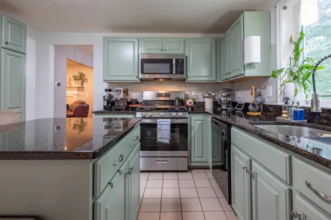 10 Castlegate Way Nashua NH 03063