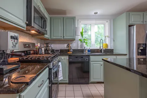 10 Castlegate Way Nashua NH 03063