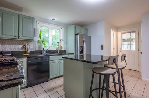 10 Castlegate Way Nashua NH 03063