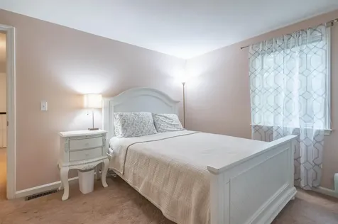 10 Castlegate Way Nashua NH 03063