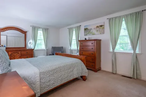 10 Castlegate Way Nashua NH 03063