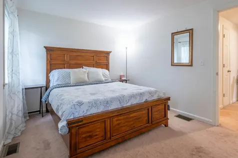 10 Castlegate Way Nashua NH 03063